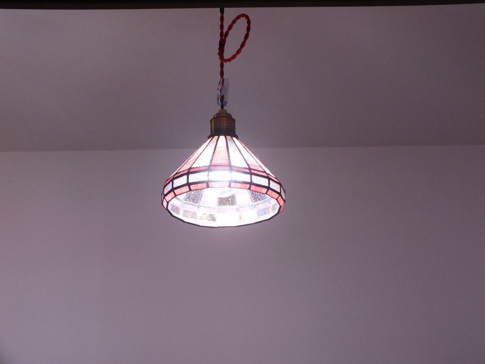 ピンクのペンダントライト（桃色）　ＬＥＤフィラメント電球付き ピンクのペンダントライト（桃色） LEDフィラメント電球は含まず