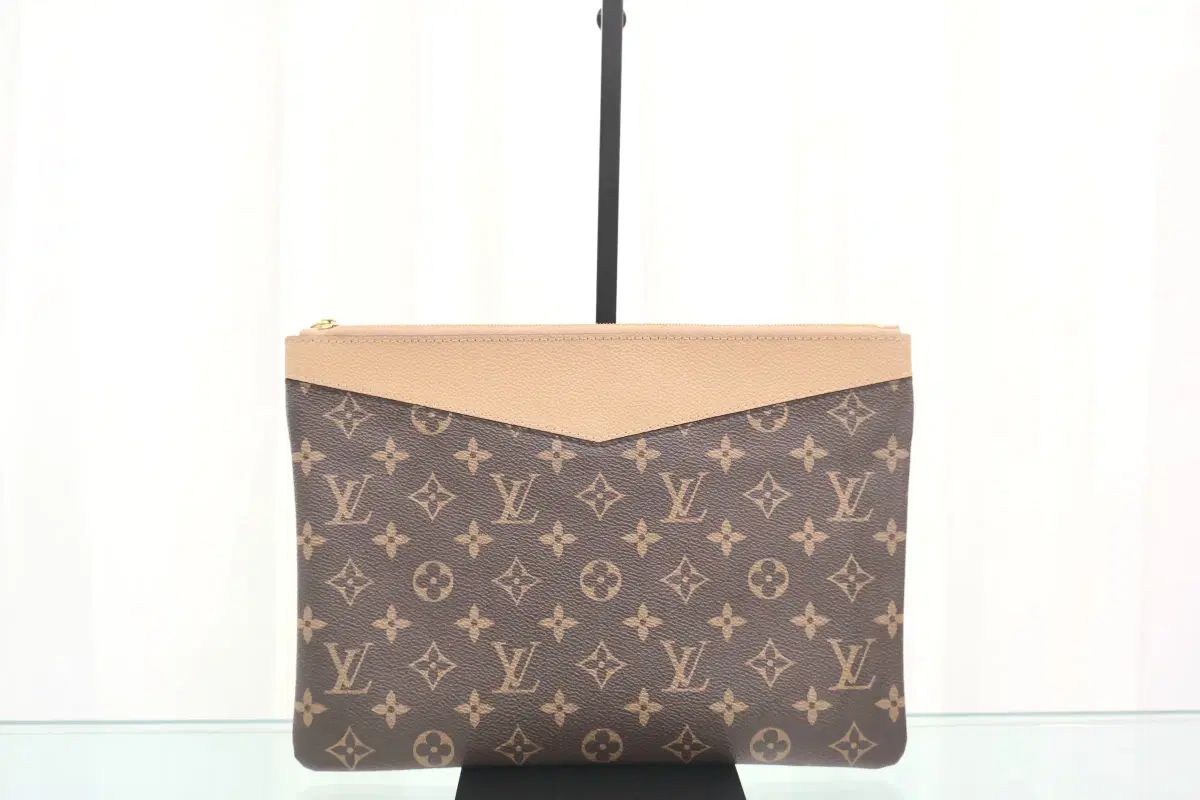 Louis Vuitton ルイヴィトン モノグラム デイリー ポーチ クラッチバッグ M64591