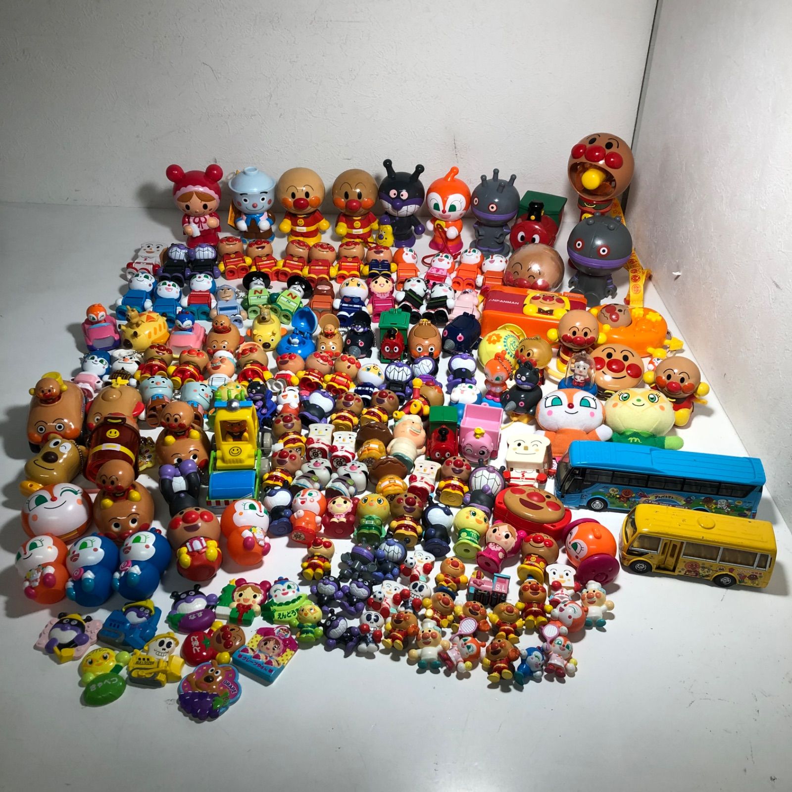 アンパンマングッズまとめ売り色々大量 アンパンマングッズまとめ売り色々大量