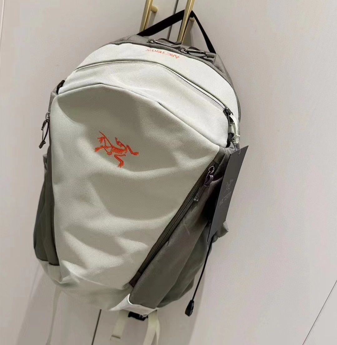 新品✨ アークテリクス リュック  バッグ ARC’TERYX バックパック リュックサック メンズ レディース ユニセックス 男女兼用 おしゃれ 人気商品 通学 日常用 アウトドア ブランドバッグ 自分用 プレゼント