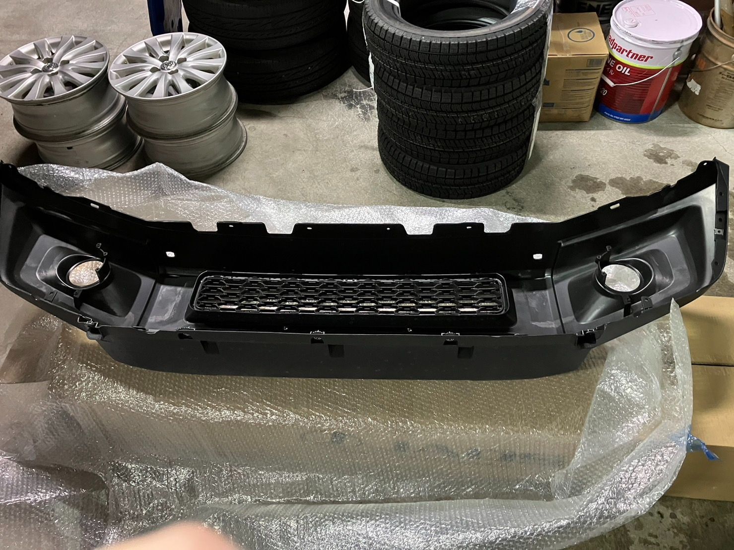 引取限定⭐︎バンパー⭐︎美品 スズキ JB74W ジムニーシエラ 純正フロントバンパー（新車外し