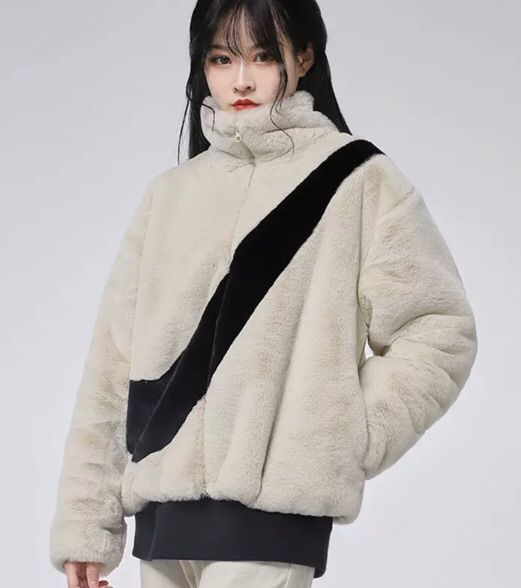 【値下げ】新品未使用　NIKE フェイクファー　ジャケット ウィメンズ XL NIKE（ナイキ）の「ナイキ スポーツウェア ウィメンズ フェイク
