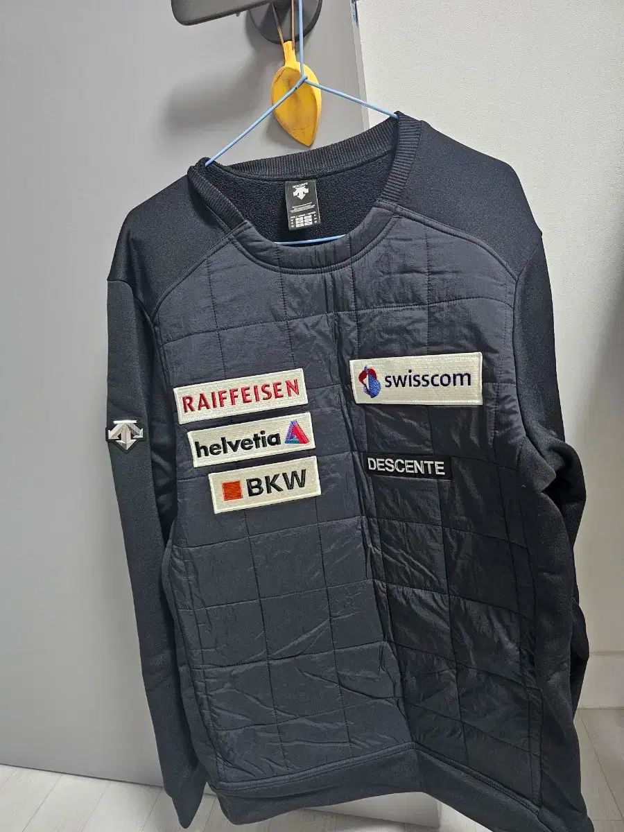 【雷市場（ポンジャン）商品韓国直送】 DESCENTE(デサント) パッド入りスウェットシャツ
