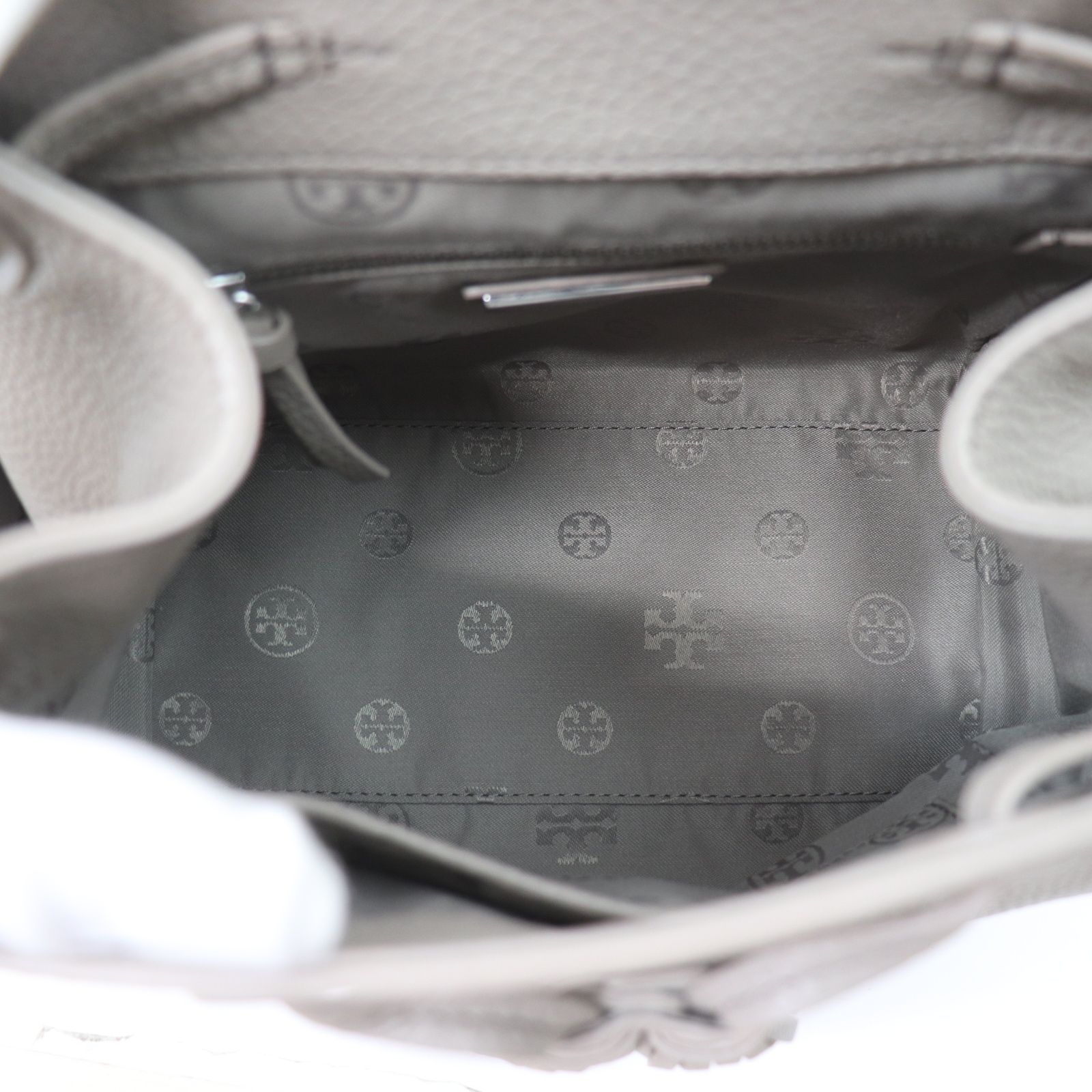 【美品】トリーバーチ トートバッグ タッセル付き　バック　グレー　レザーバック トリーバーチ TORY BURCH バッグ （グレー） -waja bazar - 海外