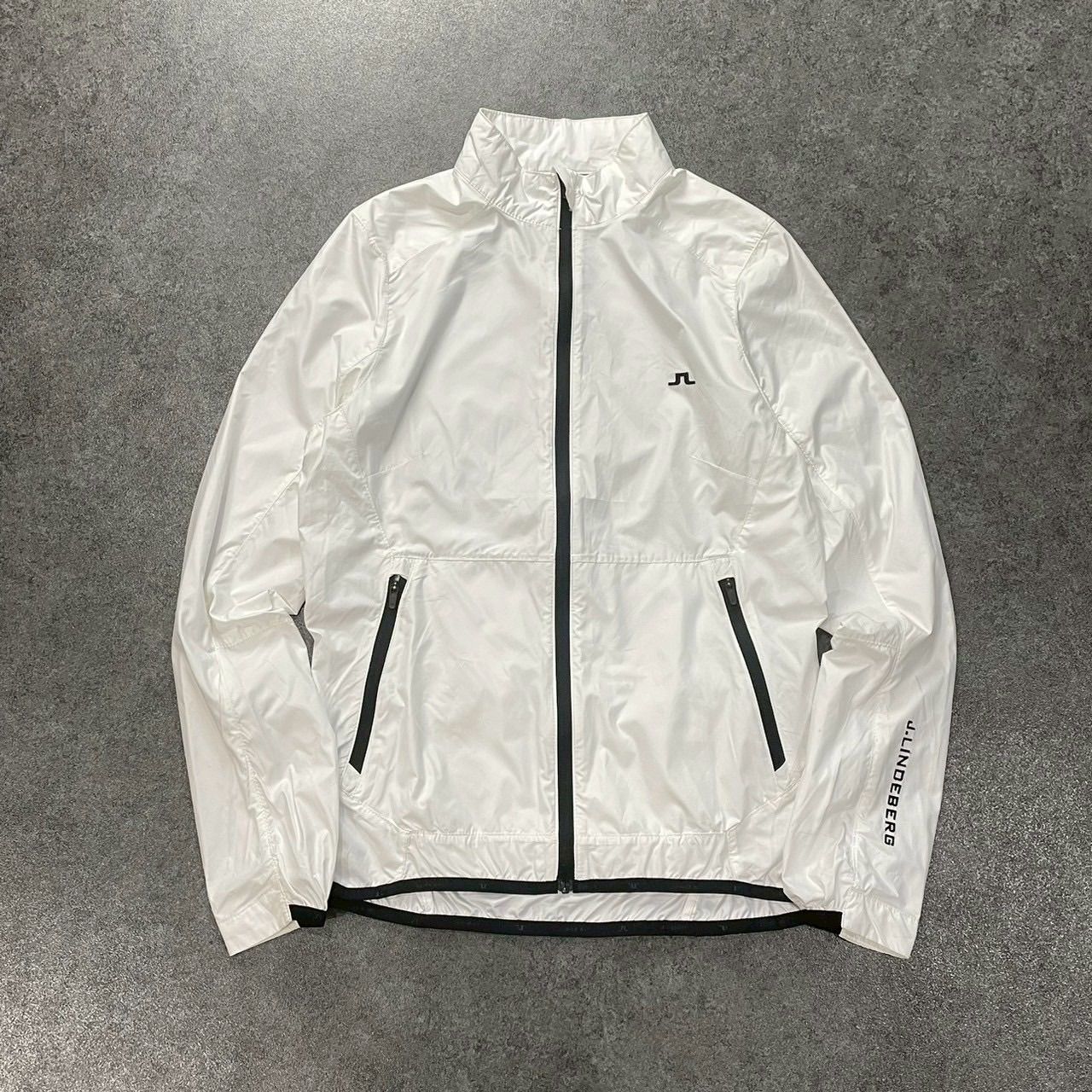 J.LINDEBERG GOLF FULL ZIP JACKET ジェイリンドバーグ ゴルフウェア フルジップジャケット ジャージ ハイネック 袖ロゴ ホワイト ブラック 76WG377160491