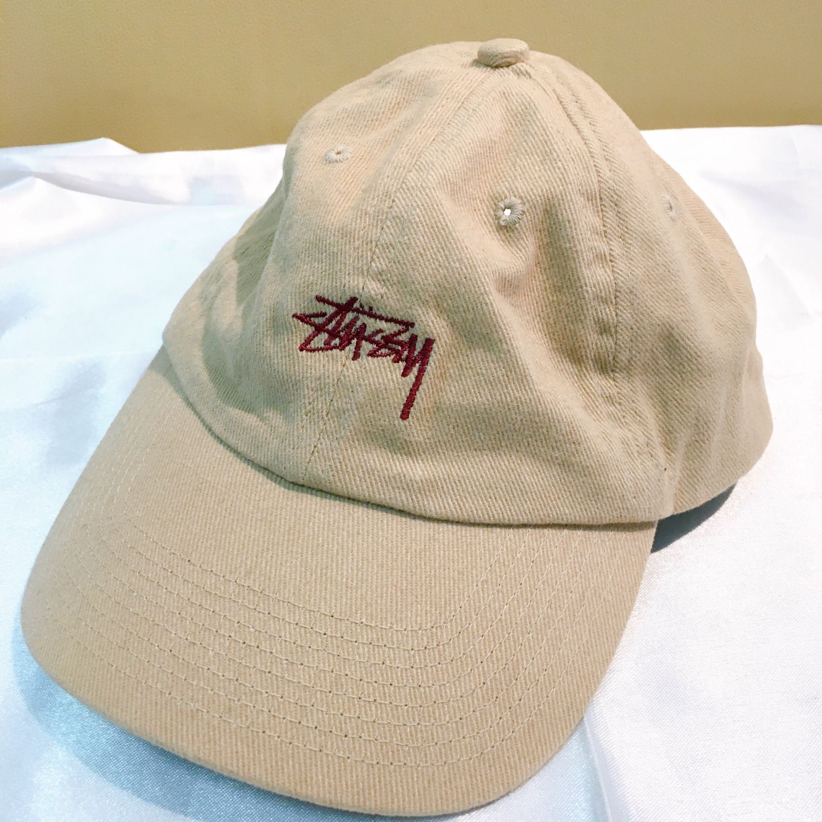 Stussy ベージュ キャップ