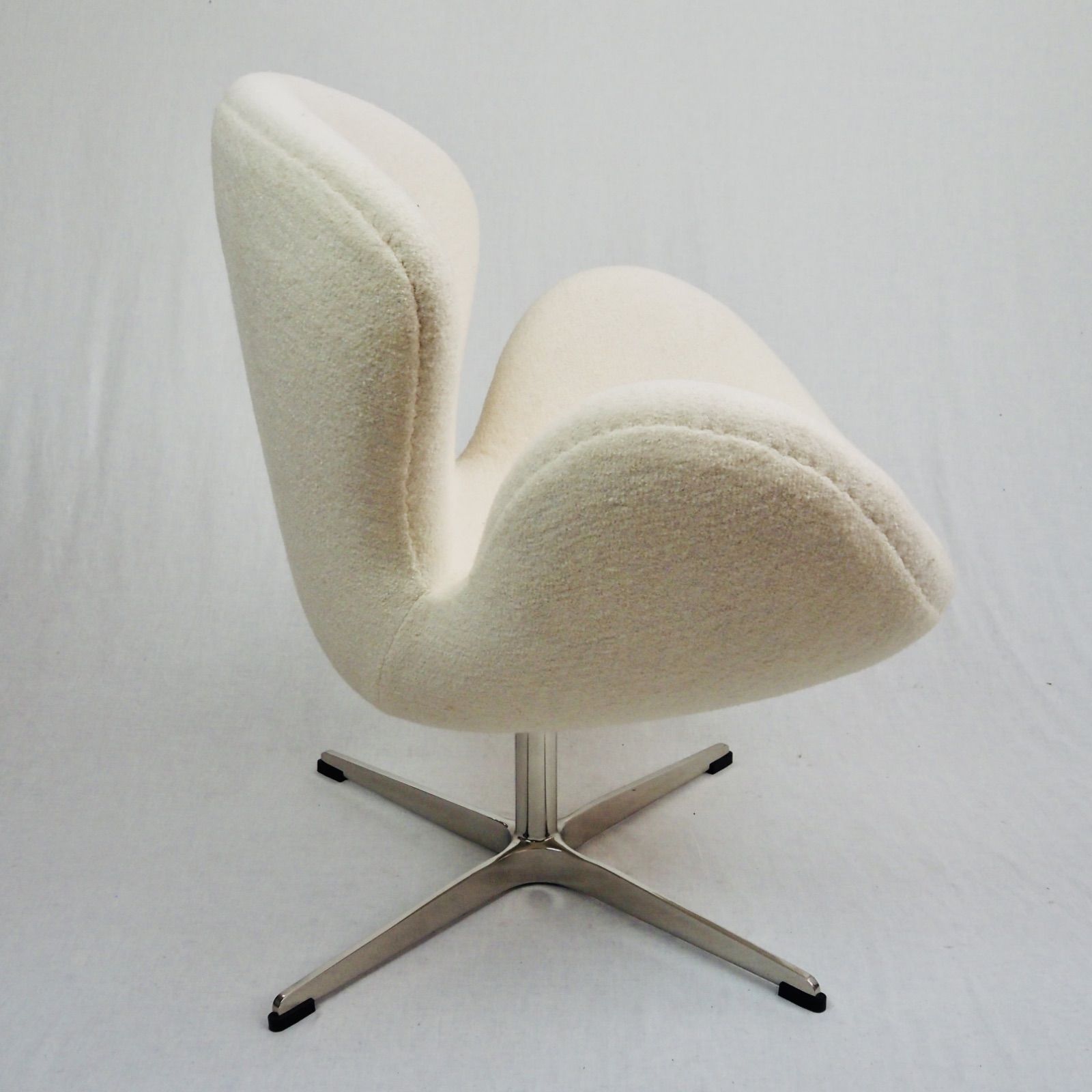 スワンチェア（リプロダクト品）一人掛けソファラウンジチェア