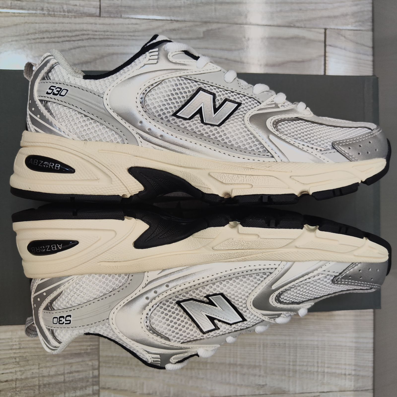 【限定コラボモデル】New Balance MR530TA ／23.5／ホワイト 楽天市場】お得な割引クーポン発行中!!【送料無料