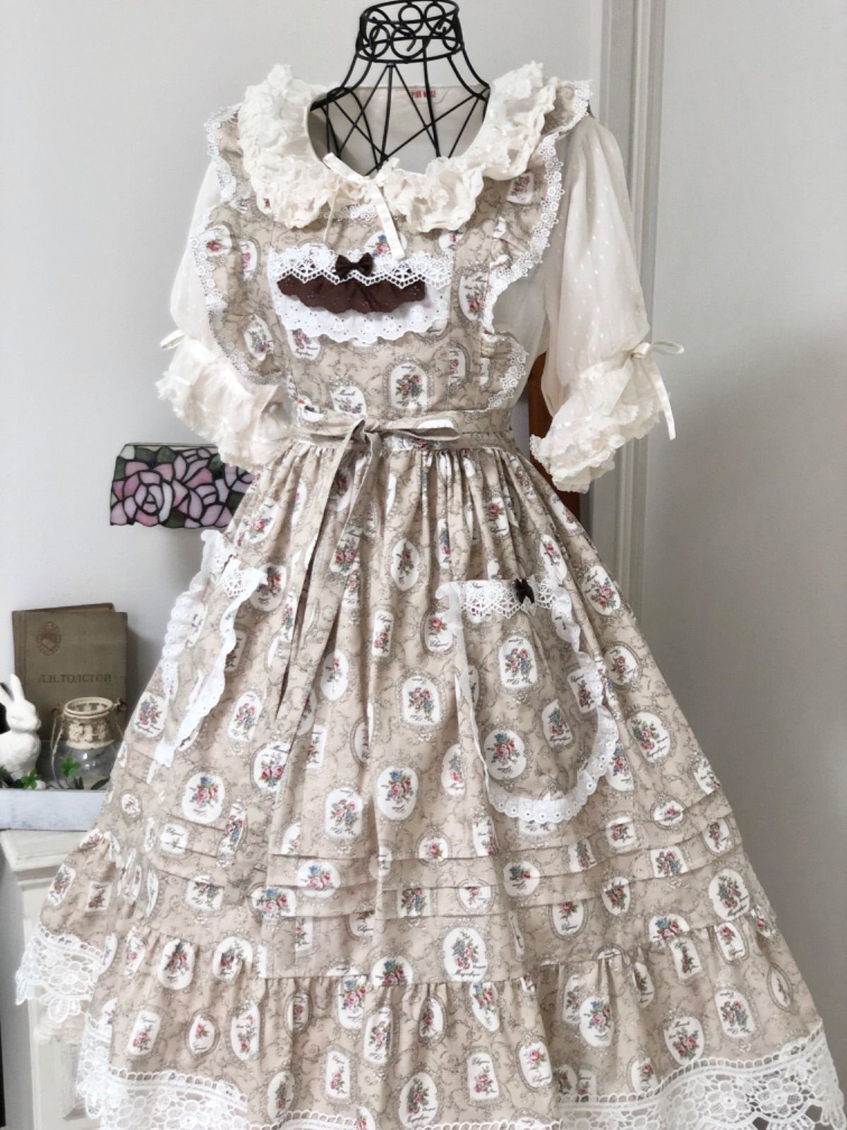 ♥Woody の奥様は魔女的なフリルが可愛いロングドレスなエプロンです ♥Woody Homeの奥様は魔女的なフリルが可愛いロングドレスなエプロン