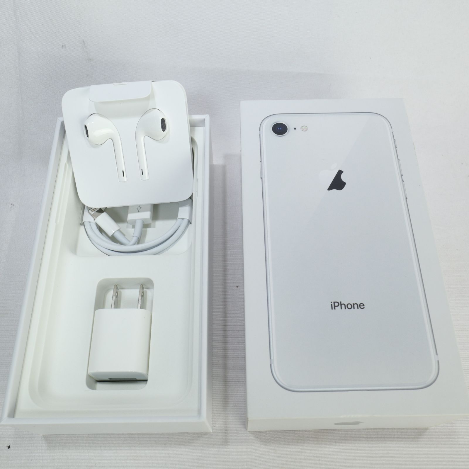 未使用 iPhone8plus 箱・イヤホン・充電ケーブル Apple純正 未使用 iPhone8plus 箱・イヤホン・充電ケーブル Apple純正