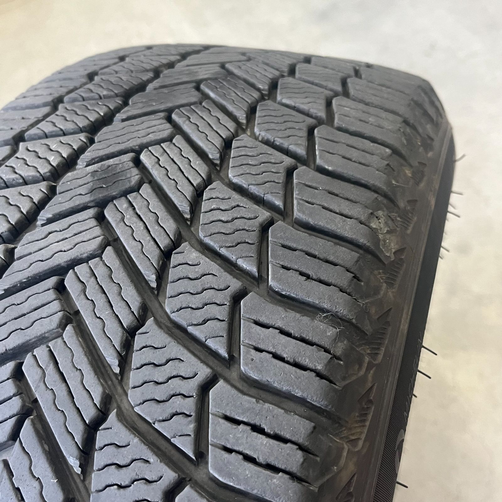 アウディＡ４等 225