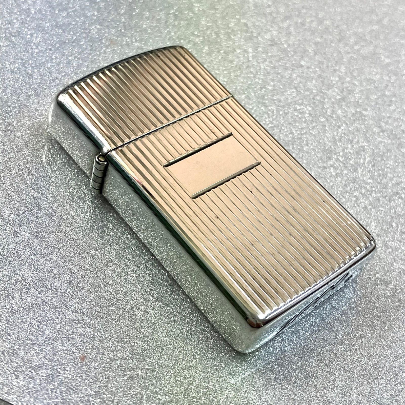 ⭐️zippoコレクター超必見⭐️】 ⭐️超激レア品⭐️状態超美品⭐️入手困難品⭐️1970年代ヴィンテージ⭐️スターリングシルバー⭐️イタリック筆記体ロゴ⭐️スリムタイプ  着火確認済み ワンオーナーユーズド品 （AYA） 241003020000iTO - メルカリ