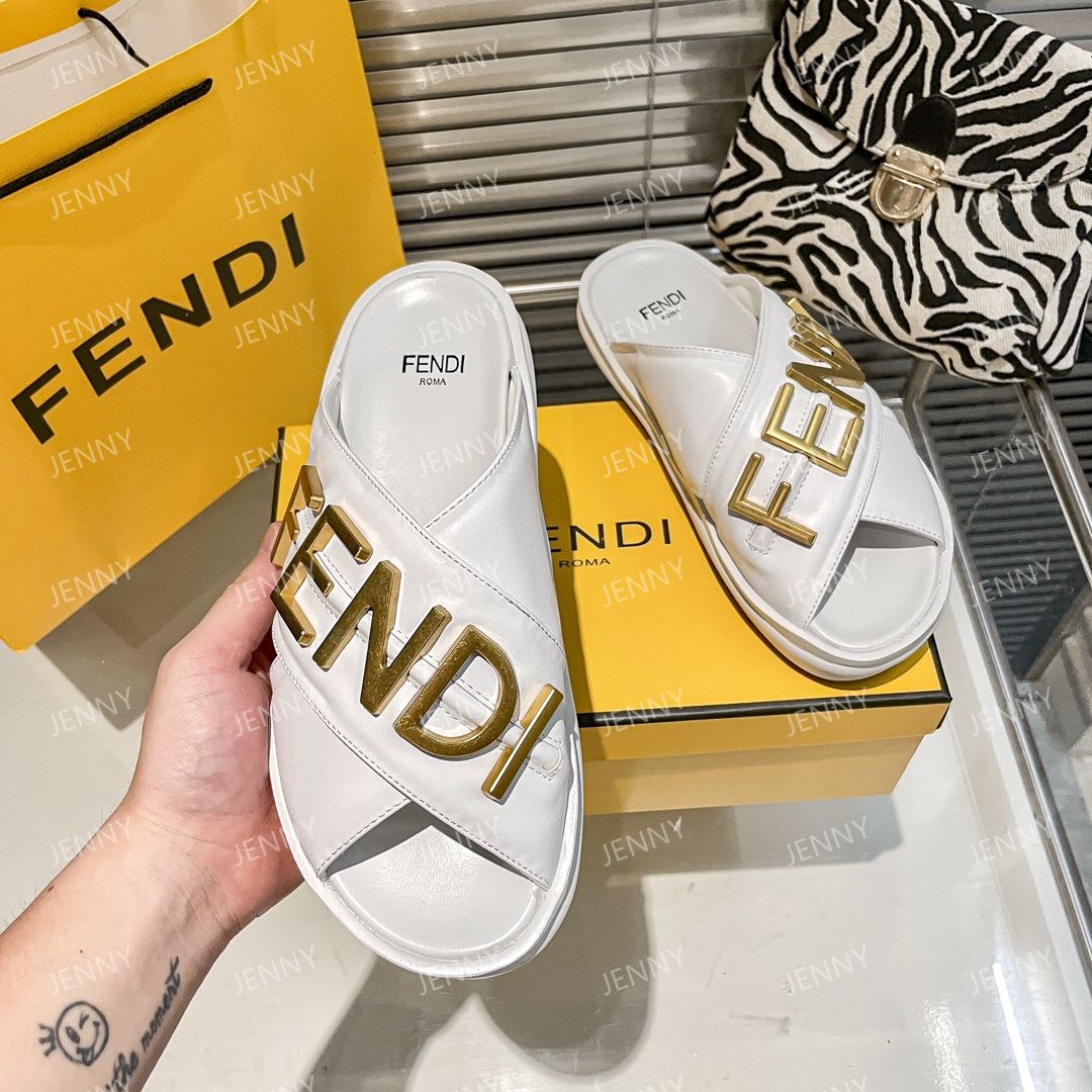 FENDI フェンディグラフィ レザー スライドサンダル  ホワイト