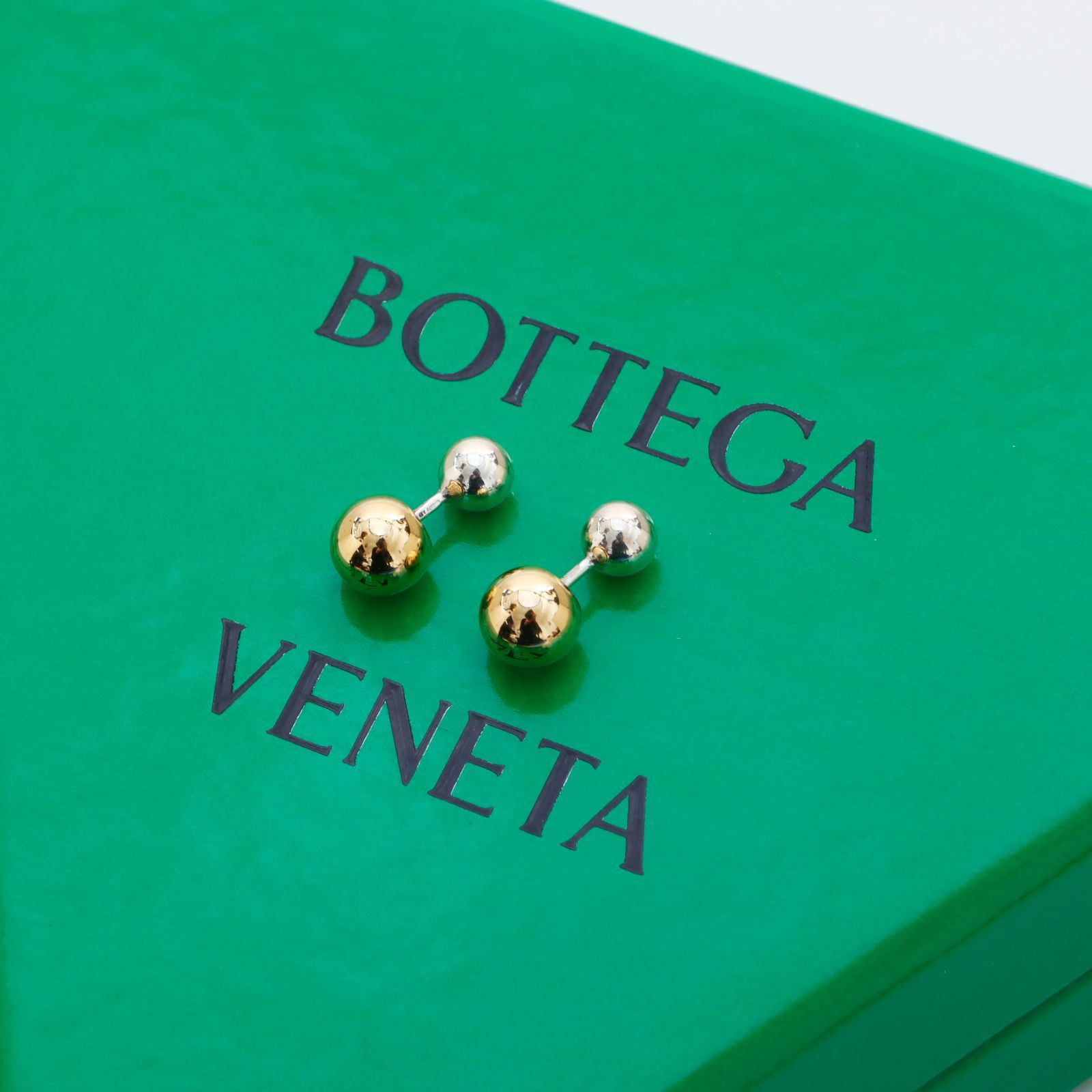BOTTEGA VENETA 18金メッキシルバー シルバー製 スタッドピアス