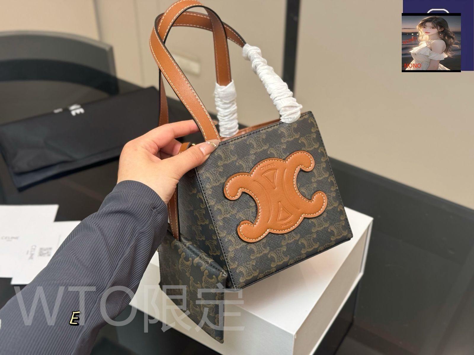 【スマートでコンパクト☆】CELINE ハンドバック 今日特価】Celine Besace Triomphe カワイイハンドバッグ-WTO