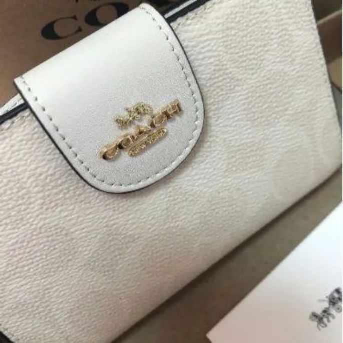 ✳️ Sale 匿名配送 新品 ✳️ COACH コーチ 財布 ホワイトレザー