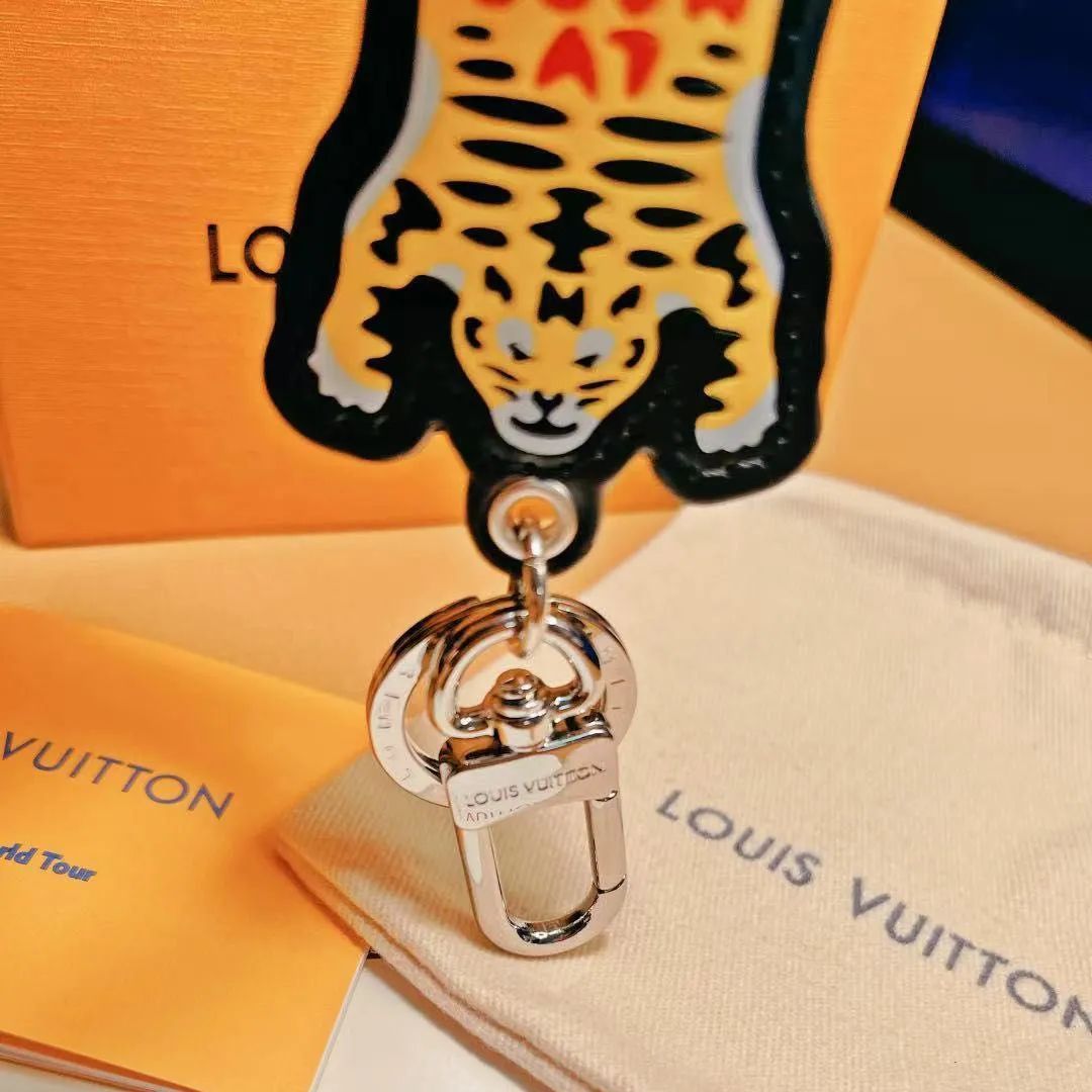 LOUIS VUITTON ポルト クレ・LV MADE タイガー - メルカリ