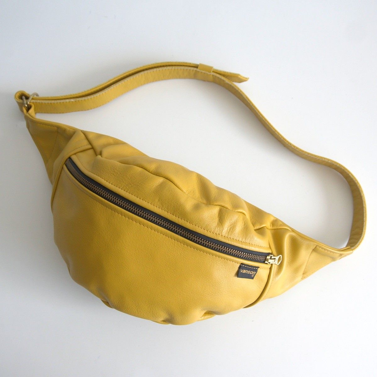 vanson バンソン レザー ファニーバッグ ボディバッグ 美品】VANSON【ファニーバッグ】レザー ボディバッグ バンソン