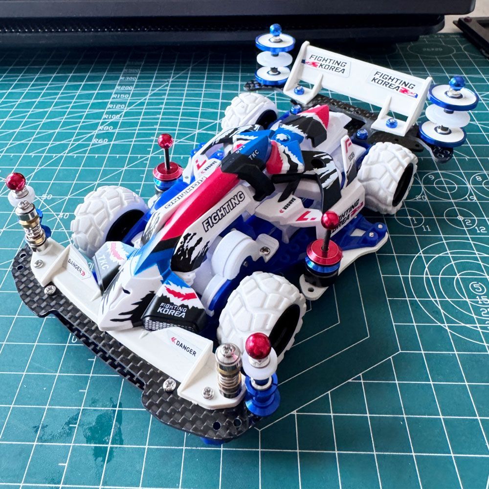 ミニ四駆 FMAシャーシ 絶地戦車 塗装ボディ 組立済み完成品モデルカー 社外品