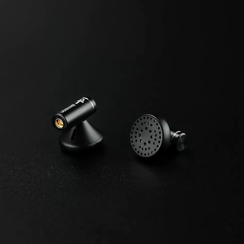 3.5mmステレオプラグとMMCXコネクタ