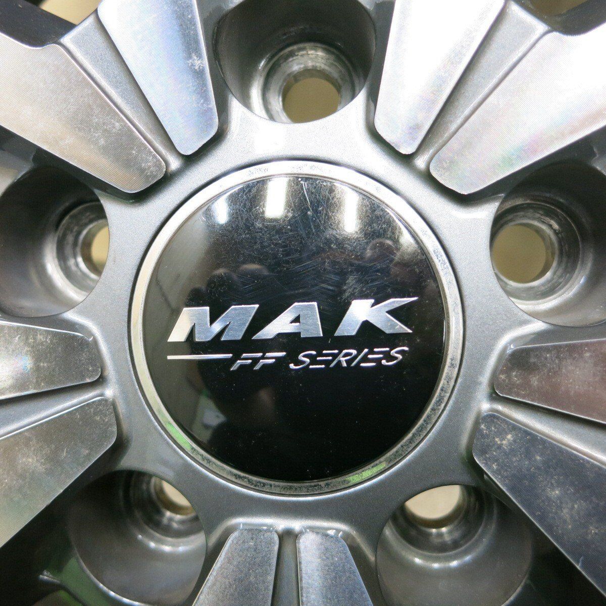 225|40R18 スタッドレス
