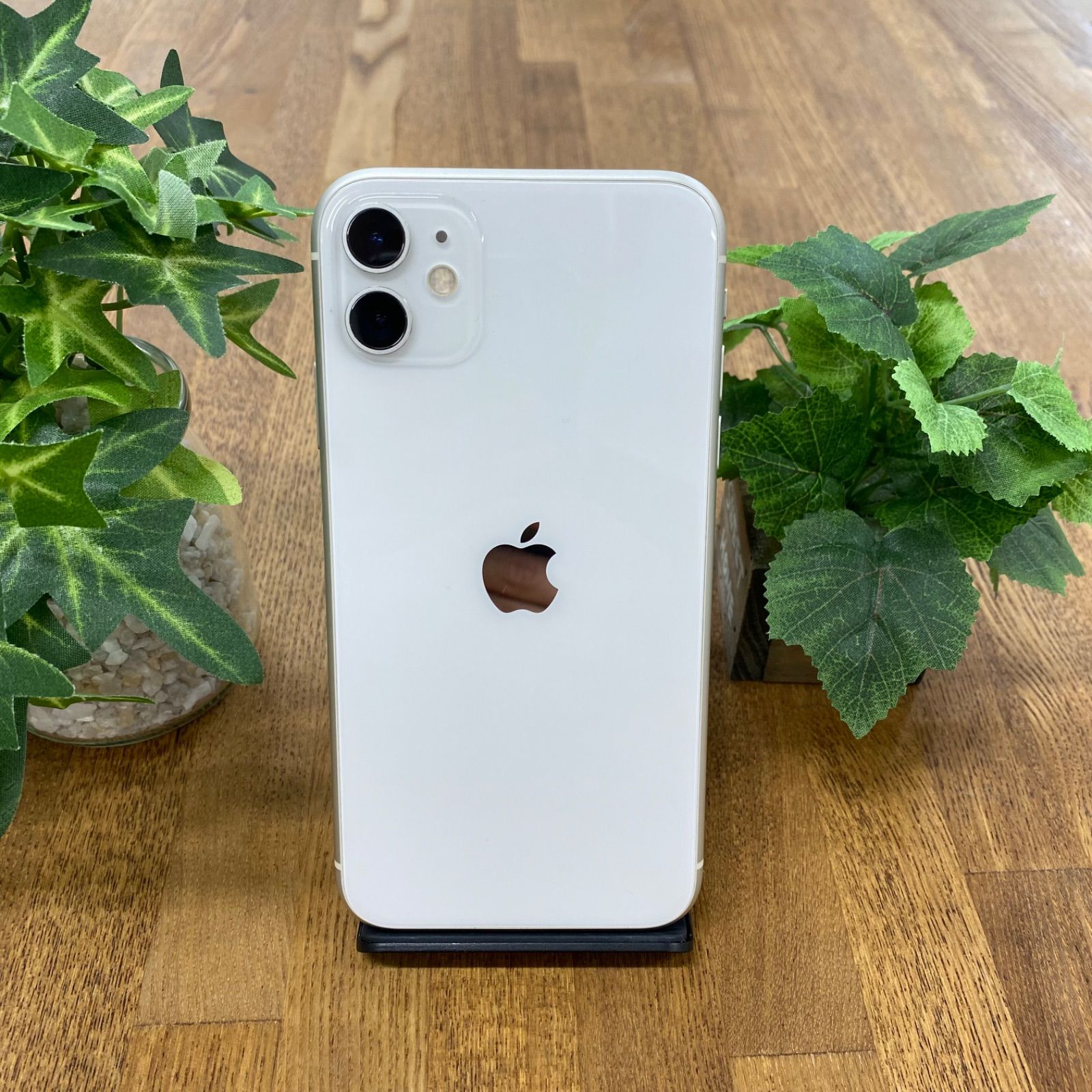 iPhone 11 64Gb ホワイト国内版SIMフリー送料無料 - メルカリ