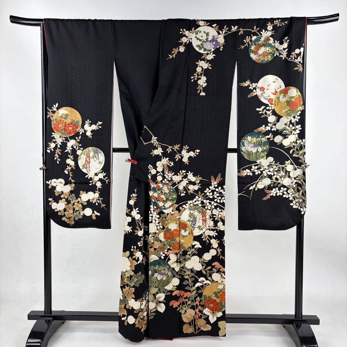 振袖　正絹　黒地　身丈165㎝ 振袖 身丈163cm 裄丈66cm M 袷 草花 銀通し 黒 正絹 美品 逸品