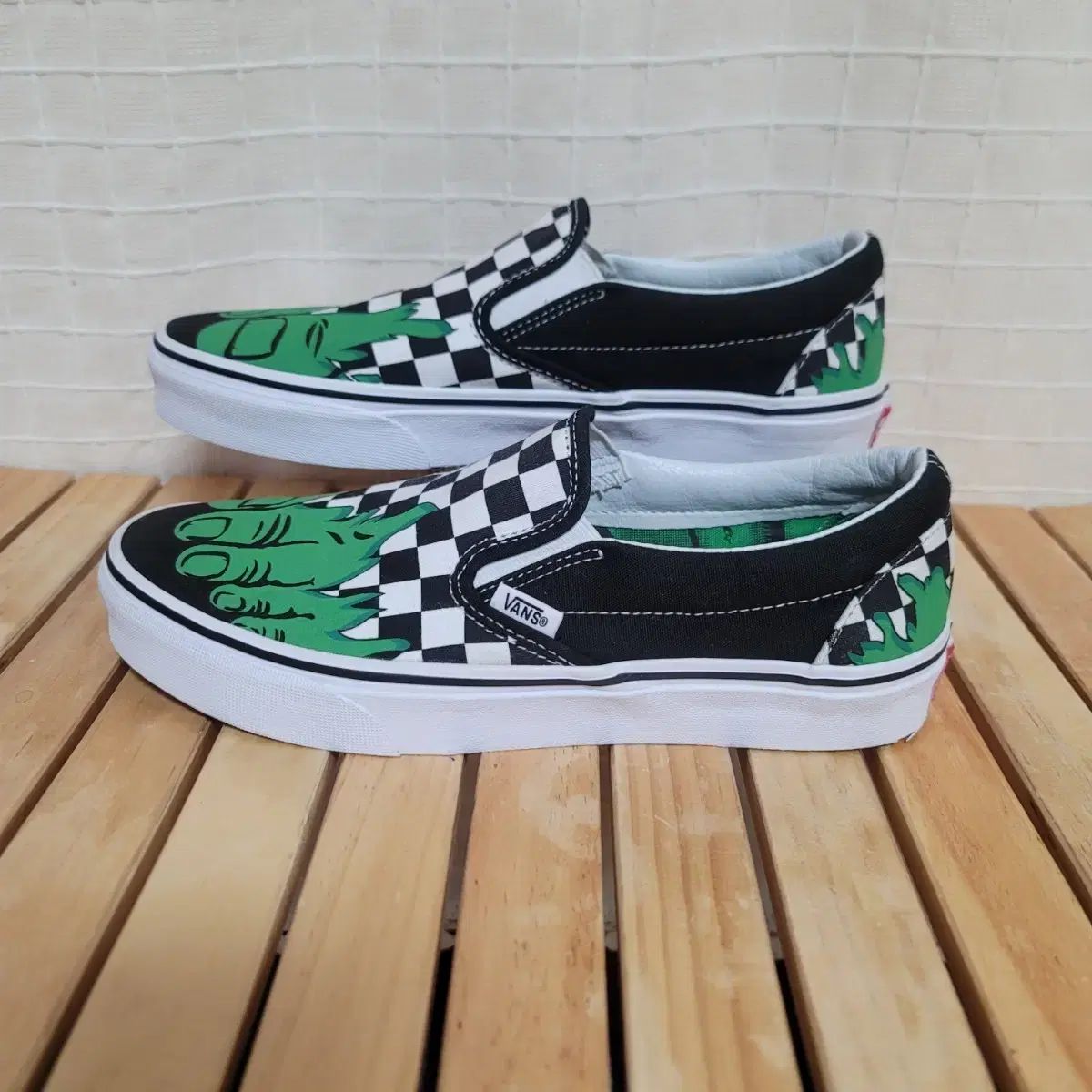 VANS(バンズ) x マーブル チェッカーボード スリッポン 255 - メルカリ