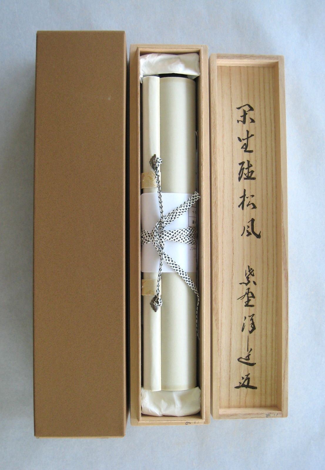 真筆】茶掛け 閑坐聴松風◇大徳寺 塔頭興臨院 住職 福代祥道 共 真筆】茶掛け 閑坐聴松風◇大徳寺 塔頭興臨院 住職 福代祥道 共