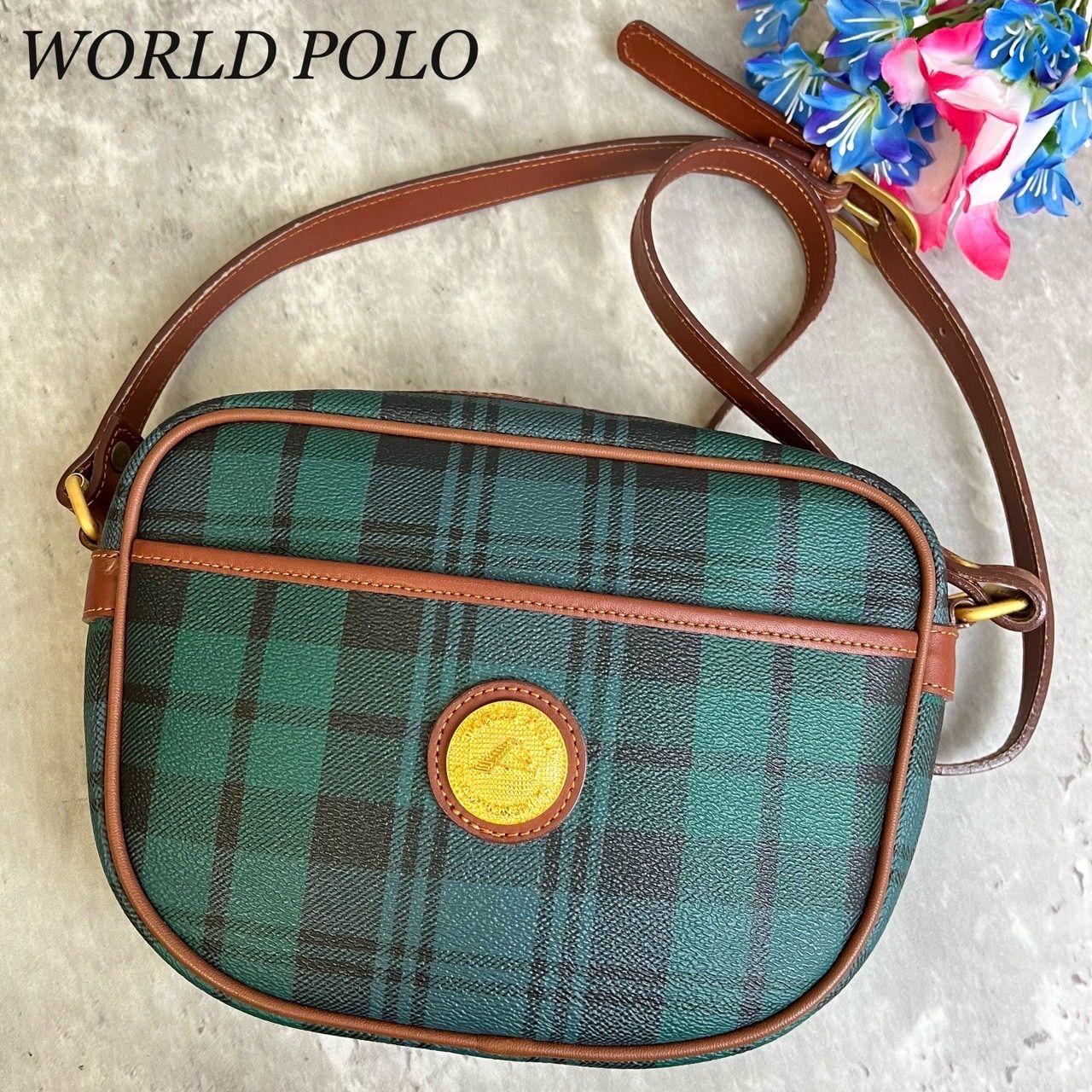 ✨極美品✨ WORLD POLO ワールドポロ カメラバッグ ショルダーバッグ チェック柄 ゴールド金具 総柄 ロゴプレート ゴールド金具 ロゴ型押し  PVCレザー 肩掛け 斜め掛け レディース ブラウン グリーン 茶色 緑色 - メルカリ