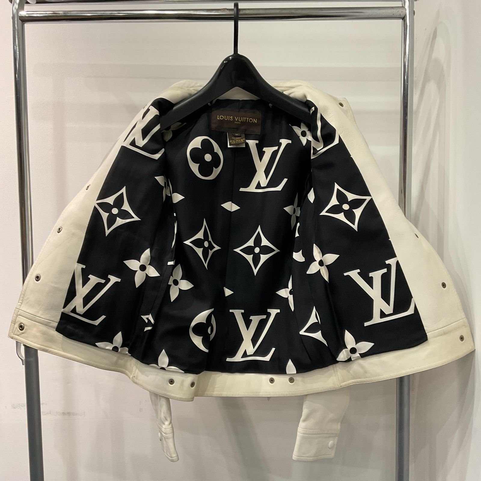 ルイヴィトン アウター ラム レザー ジャケット ブルゾン 白 ＃34 D25034370 DECORATOM_COM_BR