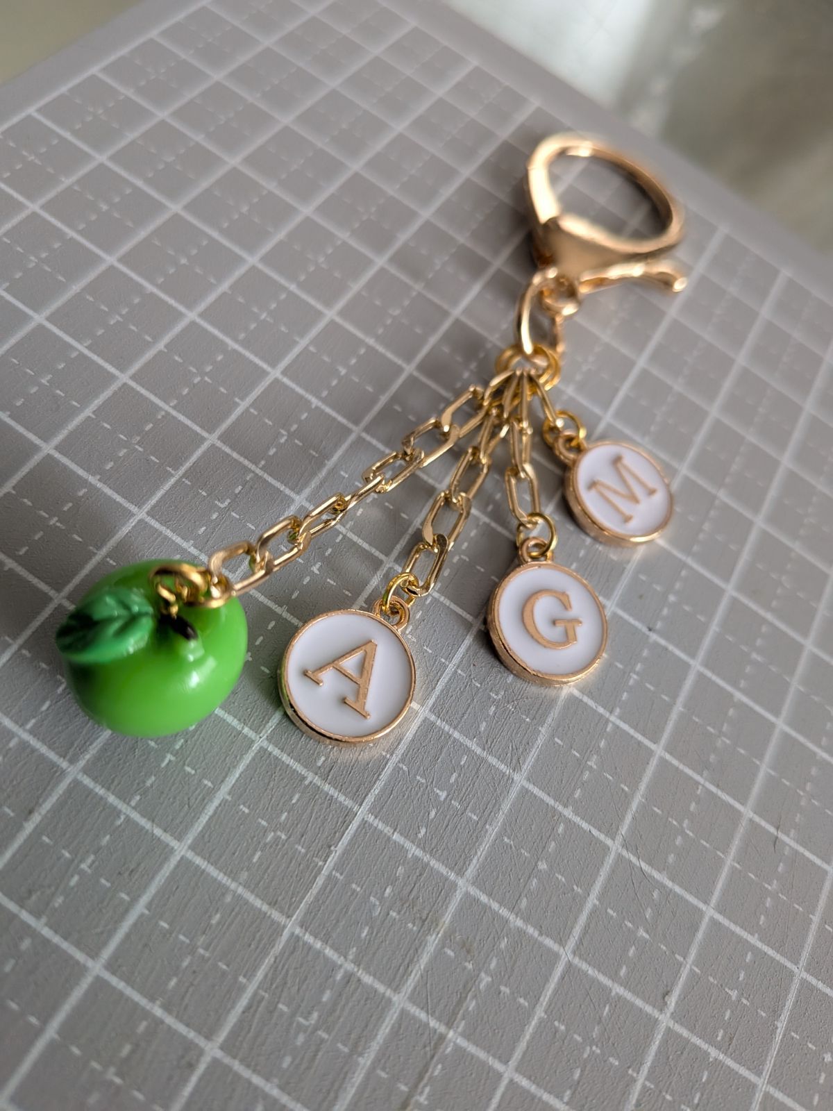 【バラ売り•値下げ交渉OK✅】Mrs.GREEN APPLE キーホルダー 値段交渉⭕️】Mrs. GREEN APPLE ランダムチャームキーホルダー