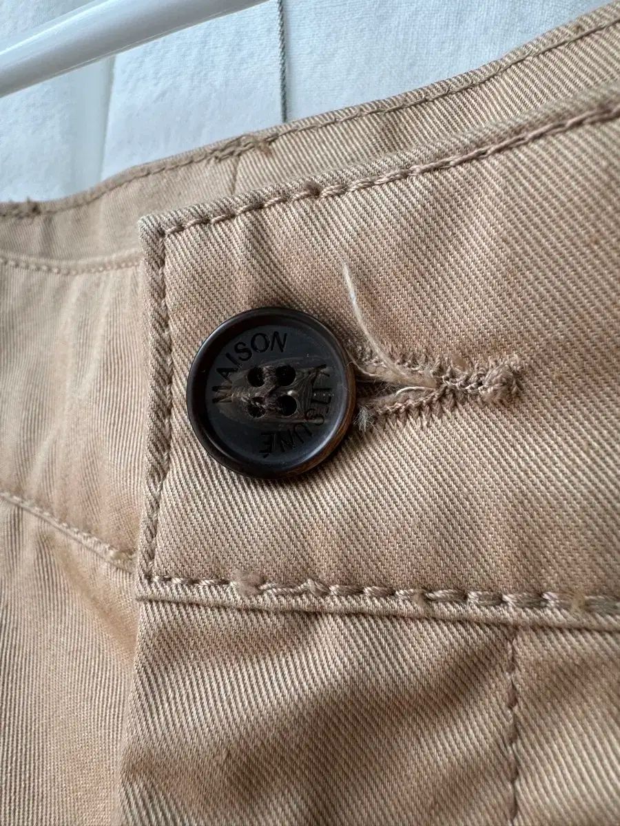 メゾンキツネ チノパンツ
