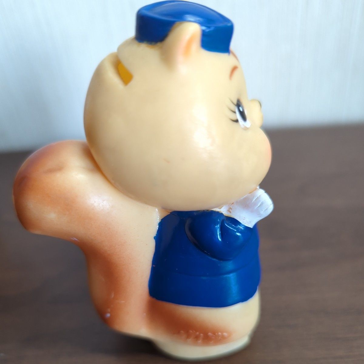 昭和レトロ☆博士に扮した信金のしんちゃん ソフビ貯金箱 - メルカリ