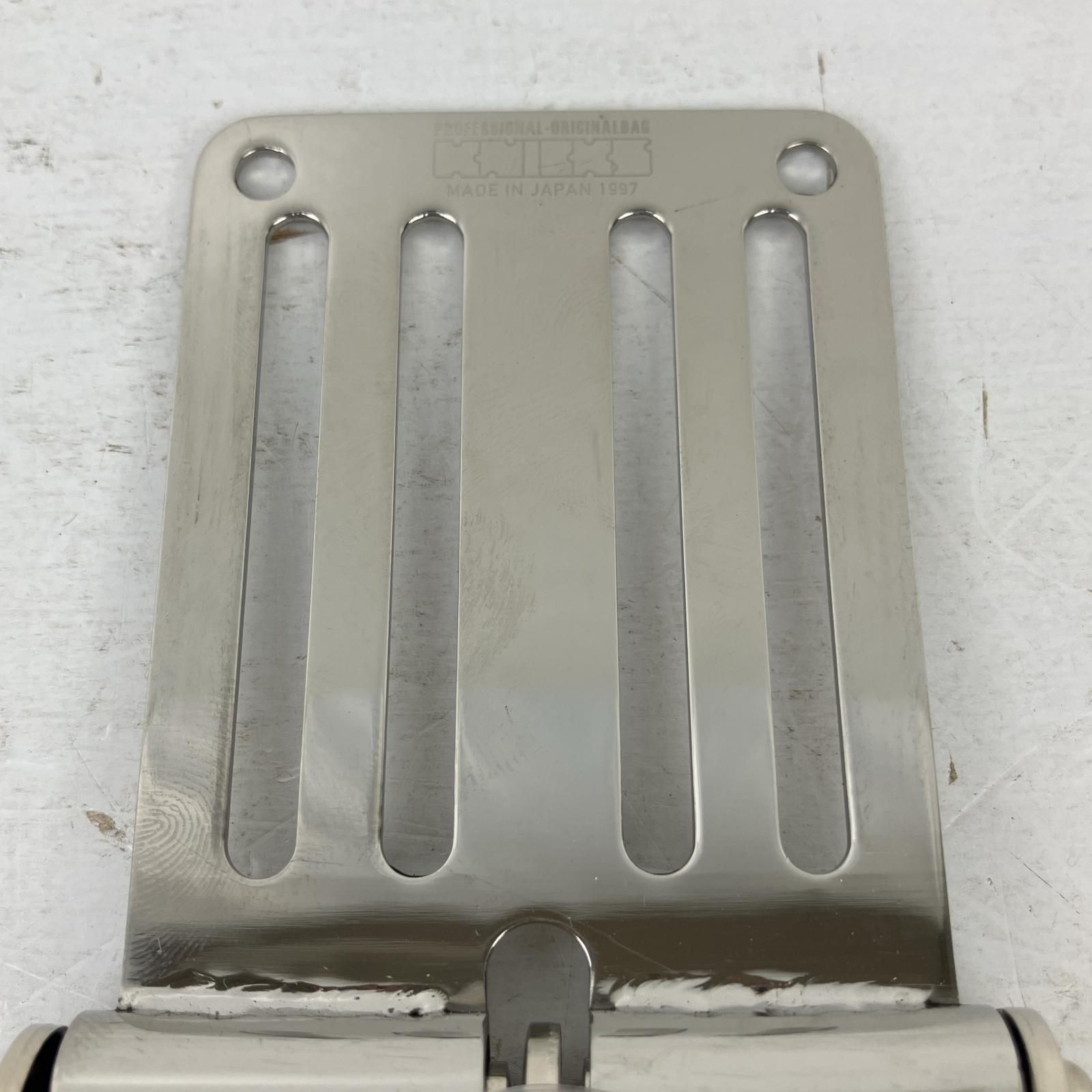 チタンプレート入り