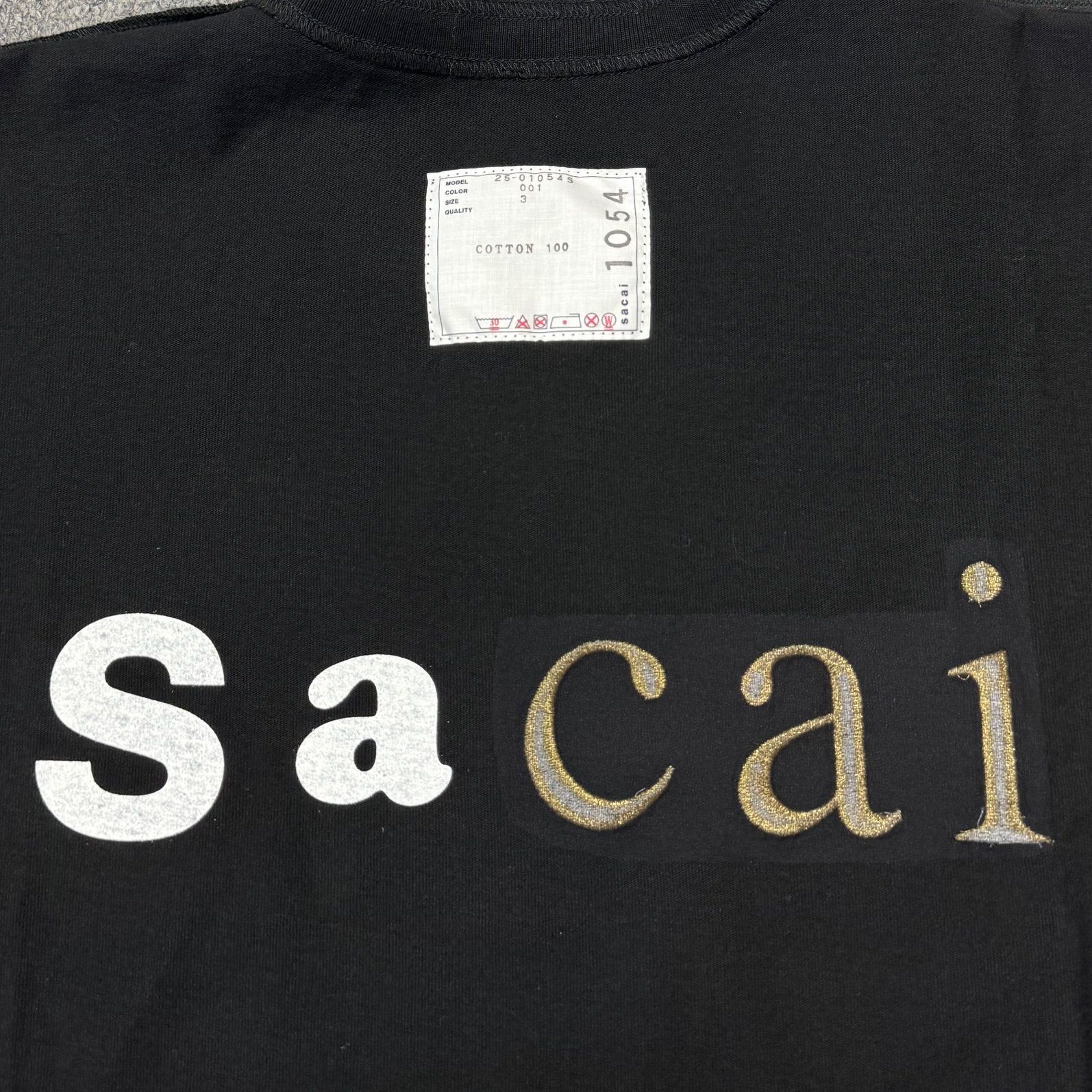 送料関税込♦sacai サカイ 刺繍ロゴ半袖スウェットシャツ 未使用品 sacai 25AW ”S“ LOGO プリントTシャツ 名古屋限定 半袖