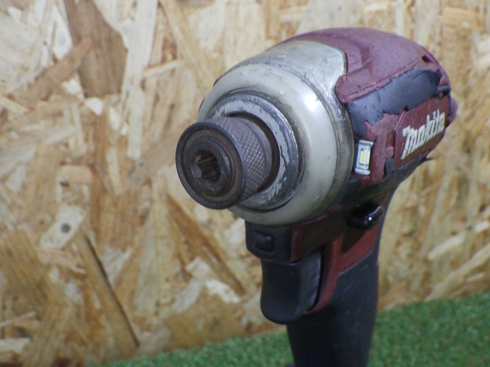 インパクトドライバー TD172D