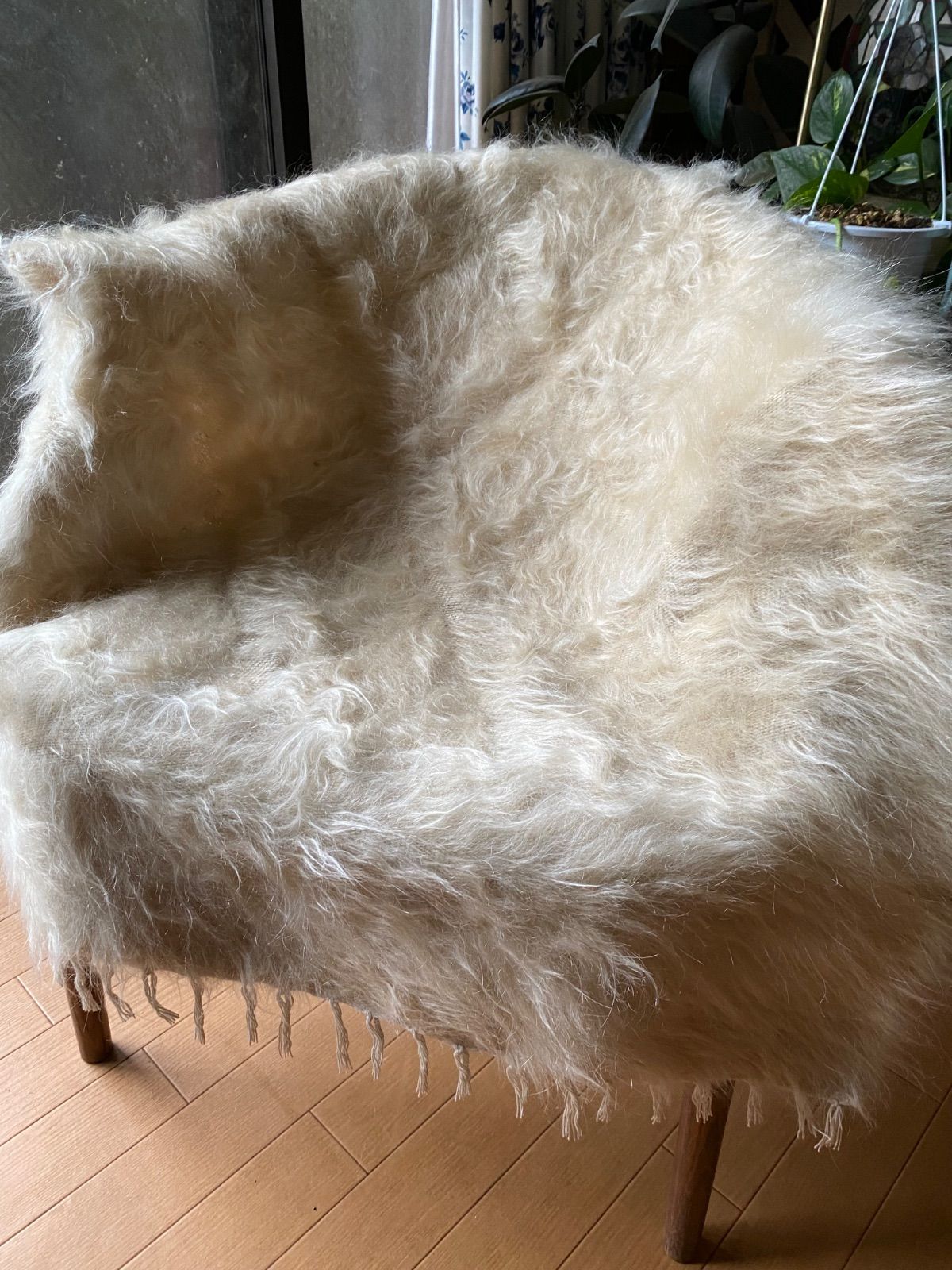 トルコ発 上のアンゴラ山羊のモヘアで織られたシイルトバッタニエ ヴィンテージ新古品 79×90当店のみねはサイズとお値段 インテリアだけでなくキャンプや車に一枚あると便利 暖かくモフモフふわふわ エコで無染料シンプルで素敵なシイルトバッタニイェ