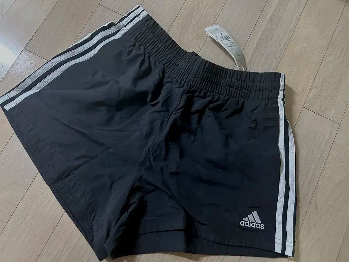 adidas アディダス 3本線 ウーブン ショートパンツ ブラック m サイズ ー KR HT3