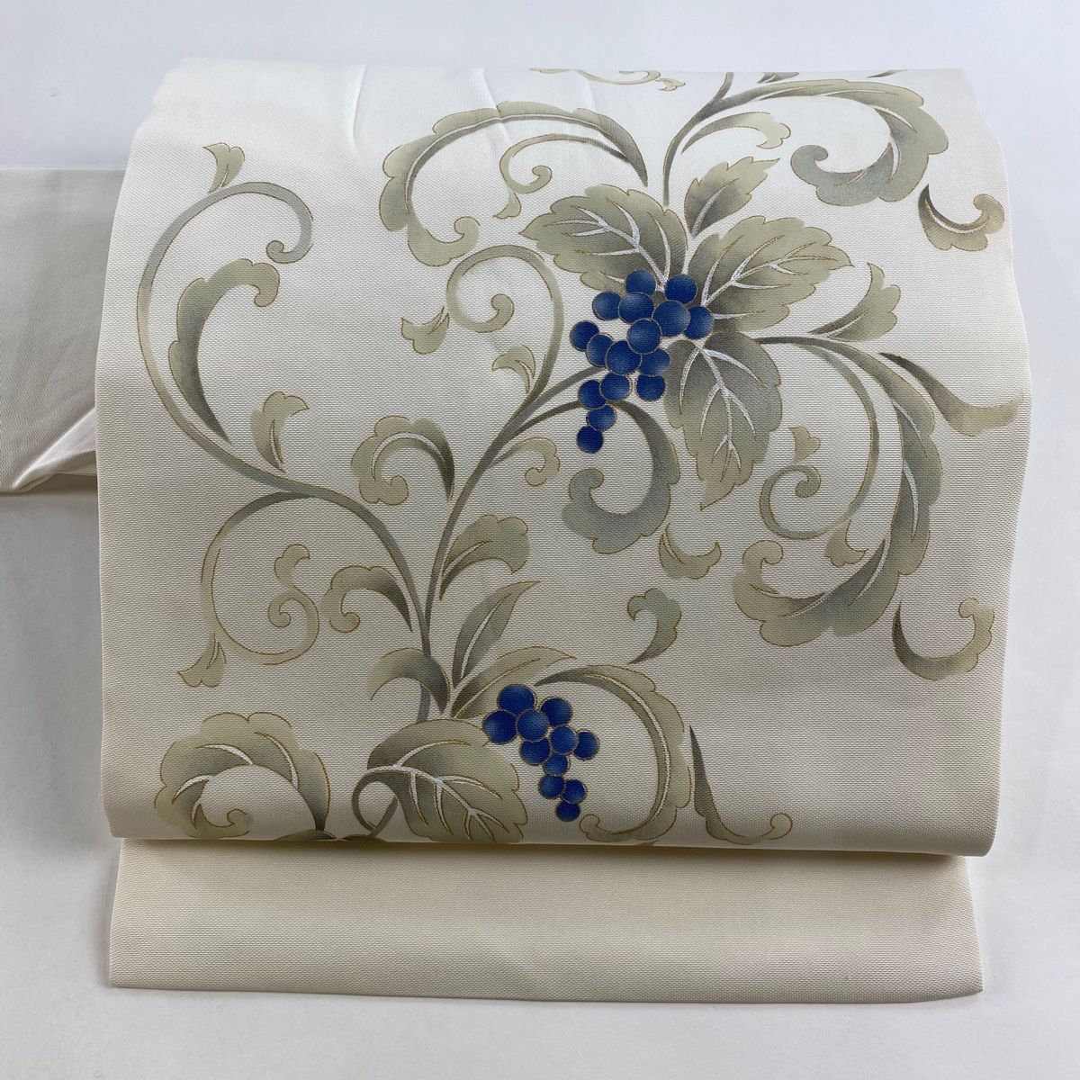 名古屋帯 名品 葡萄唐草 金彩 クリーム 正絹
