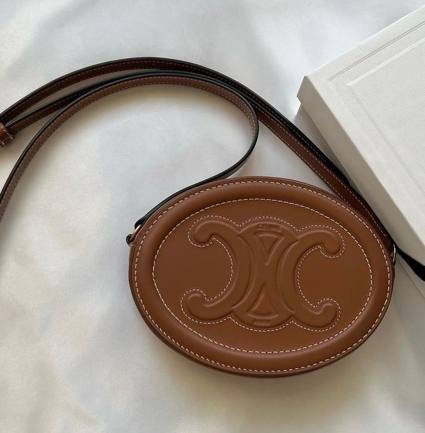 新品 CELINE クロスボディ オーバルパース キュイル トリオンフ