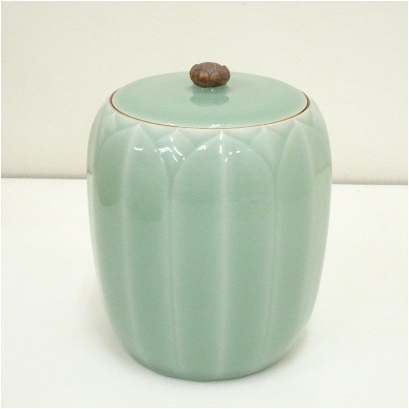 平戸焼 横石嘉助造 青磁蓮華彫水指 共箱 水指し 茶道 茶道具 おしゃれ 水差し 抹茶 インテリア 茶器 水器 お茶 骨董 茶会 11月 秋