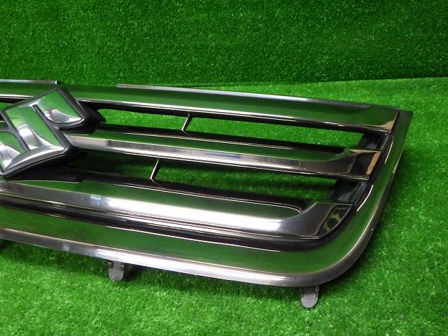 スズキ エスクード【TDA4W】純正 クロームメッキ フロントグリル ☆新車外し スズキ エスクード【TDA4W】純正 クロームメッキ フロントグリル 新車