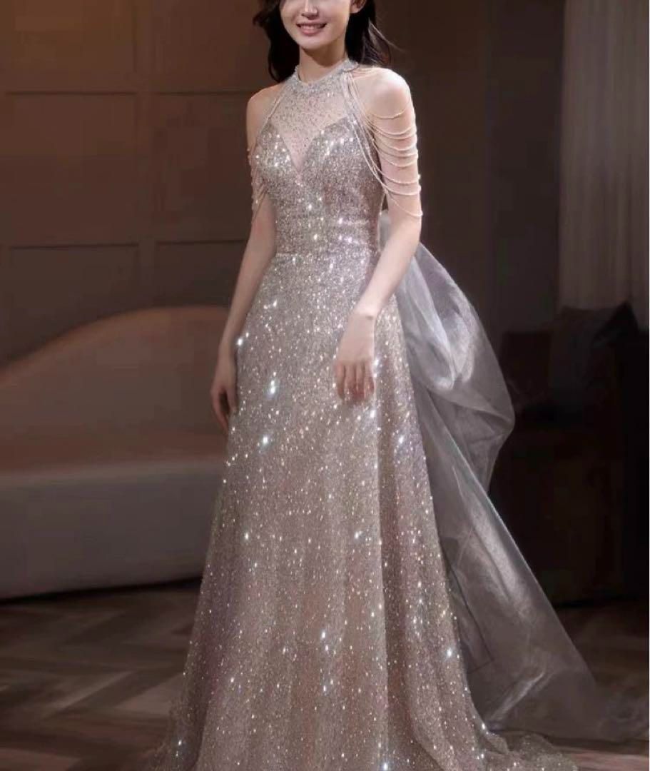 煌びやかな生地感のフリルがオシャレなオフショル ロングドレス