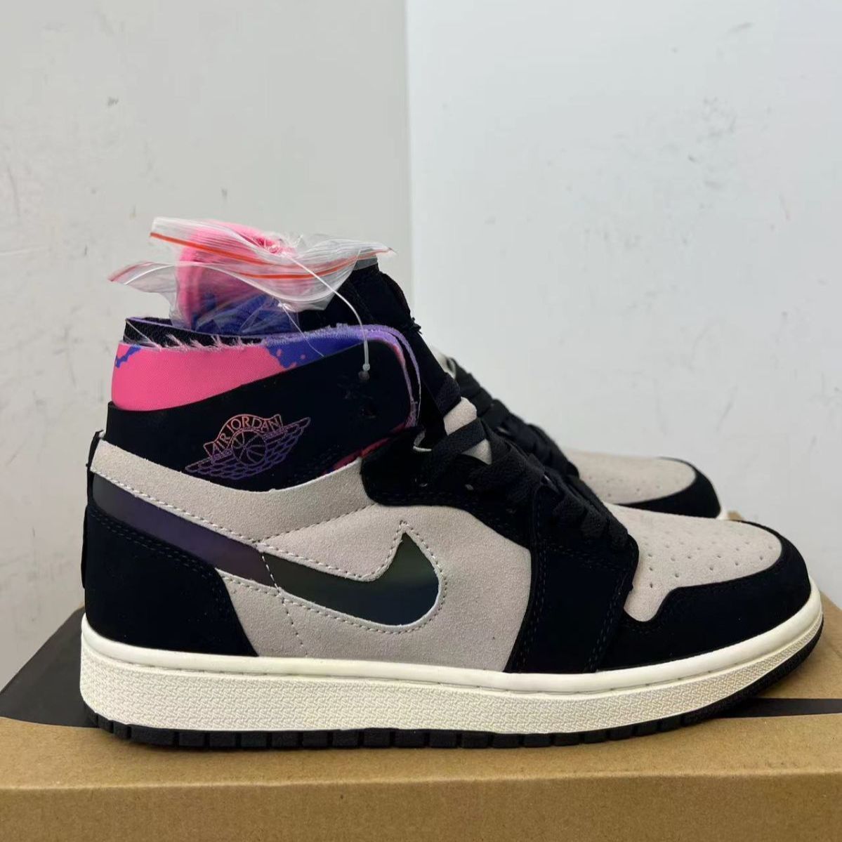 新品未使用 ナイキ Jordan Air Jordan 1 スニーカー