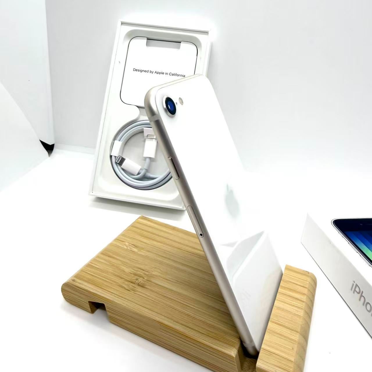 Aランク SIMフリー iPhone SE 第3世代 64GB スターライト 3K433J A 上 WWW_OPDRERGINERDOGAN_COM