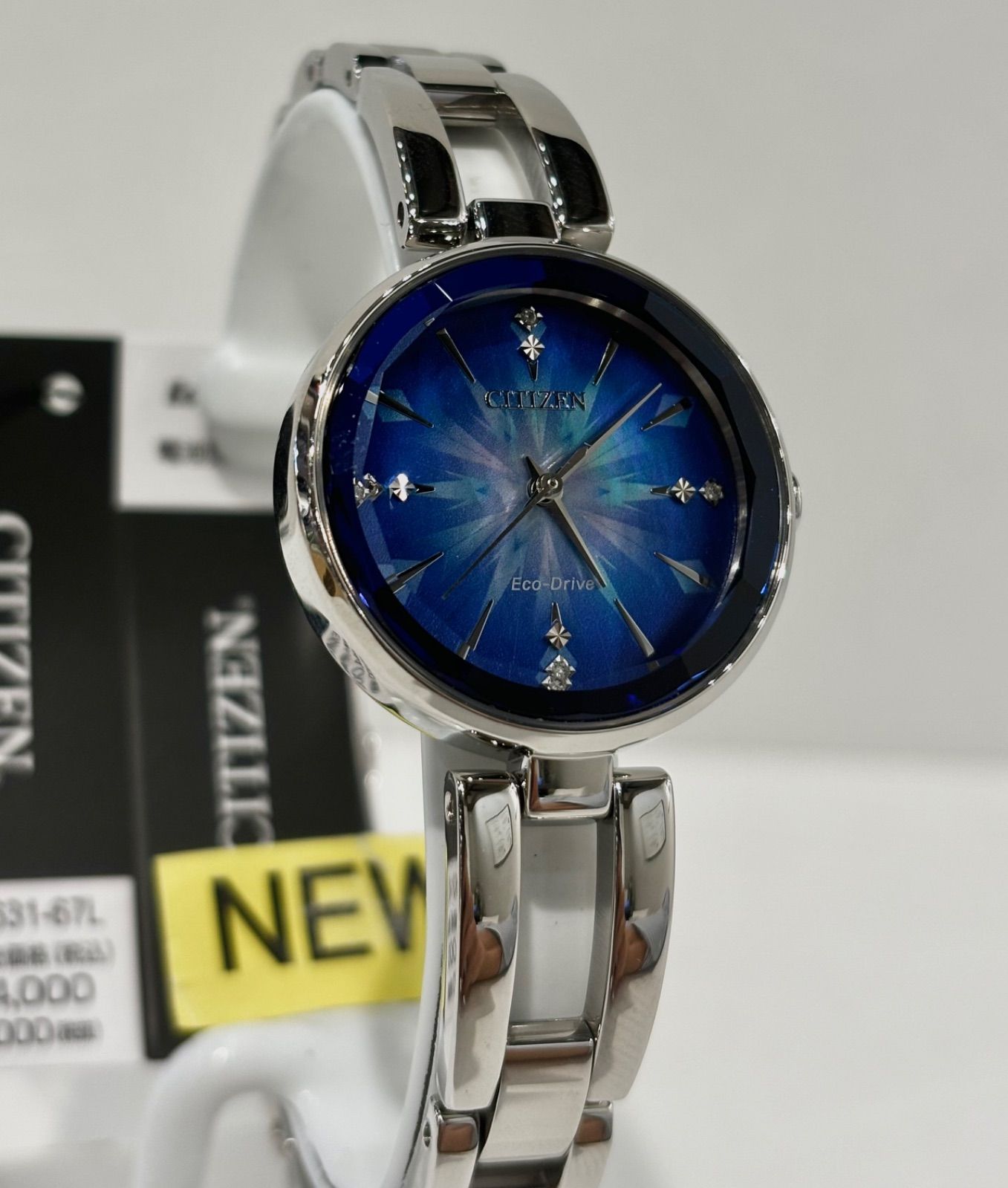 CITIZENディズニーフローズンコラボ　EM0631-67L Amazon.co.jp: [シチズン] 腕時計 シチズン コレクション