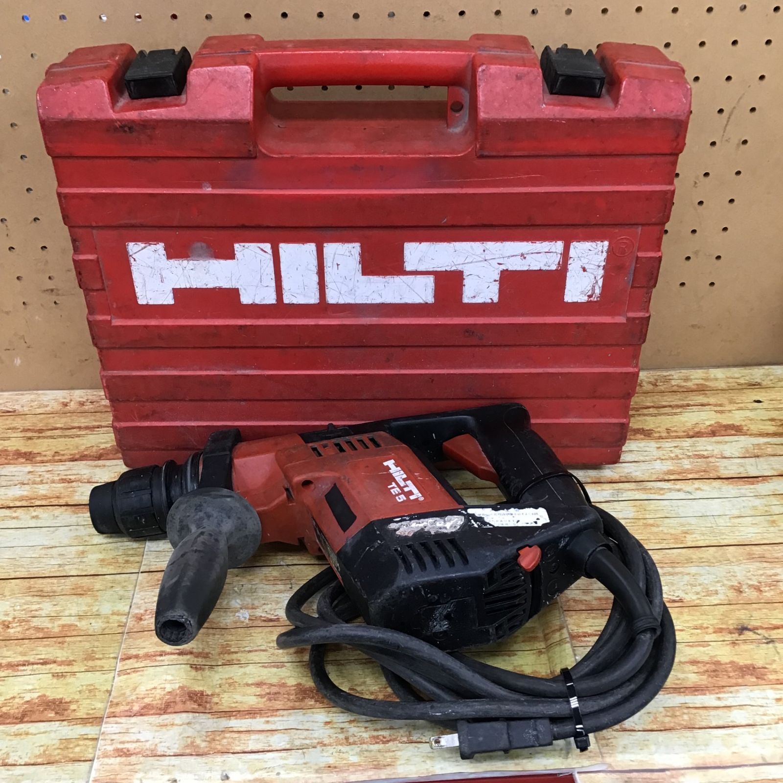 【中古】ヒルティ HILTI TE25 ハンマドリル 本体＋ケース【ハンズクラフト佐賀】 ヒルティ TE25 ハンマドリル 中古品 【ハンズクラフト宜野湾店】