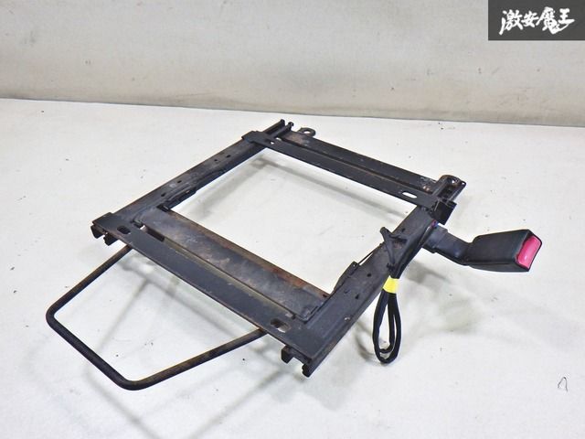 右 右側