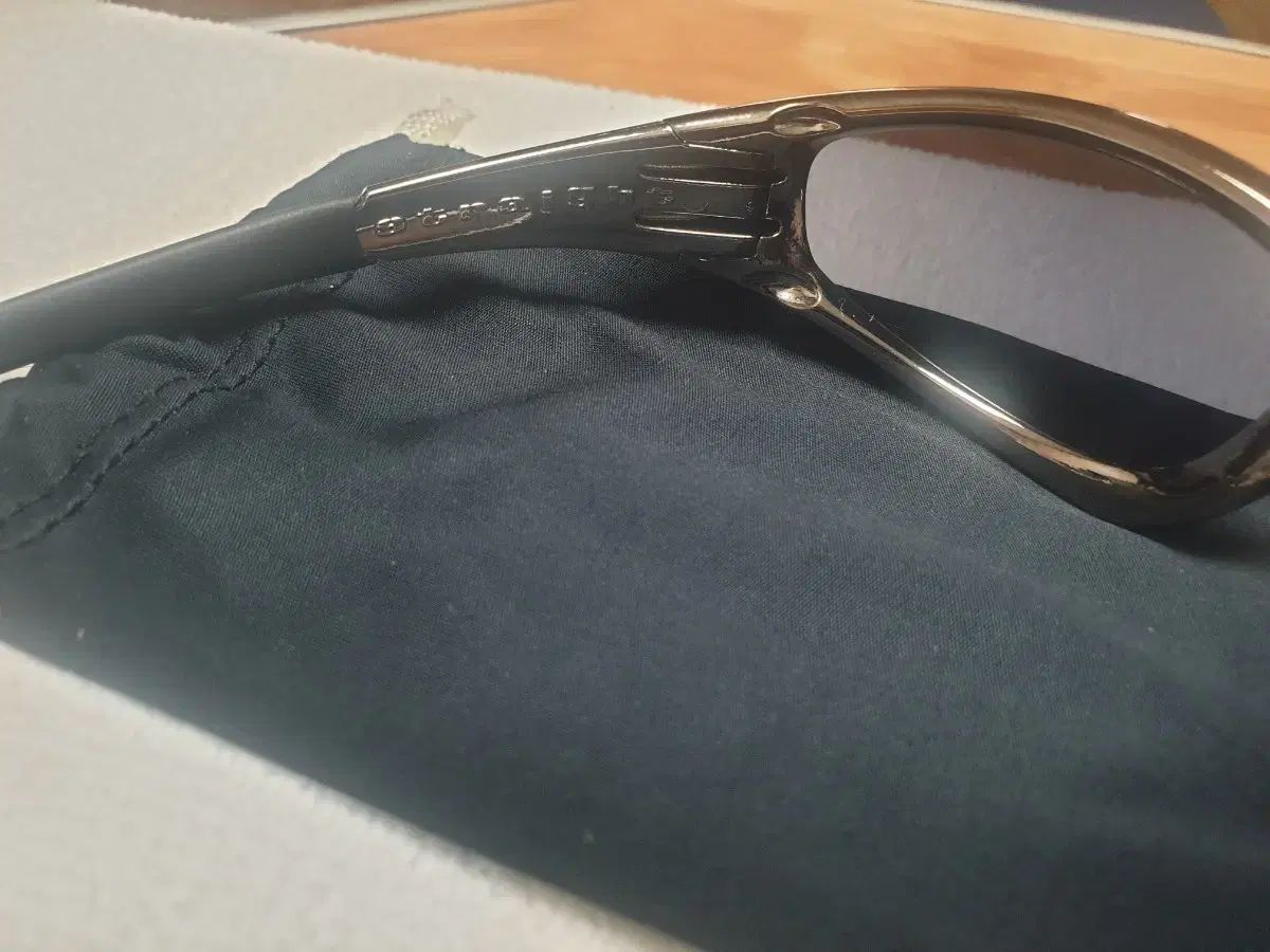 OAKLEY